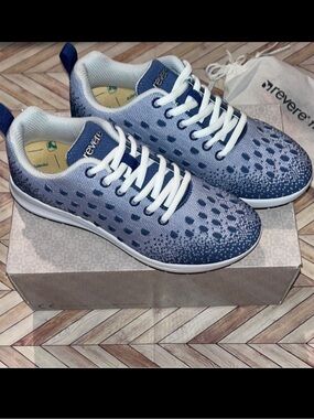 Revere New Haiti Gradient Blue slip resistant Sneakers size 7